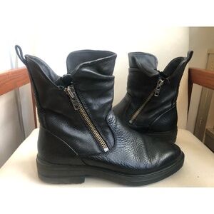 Ecco Black Leather Boots with Zippers